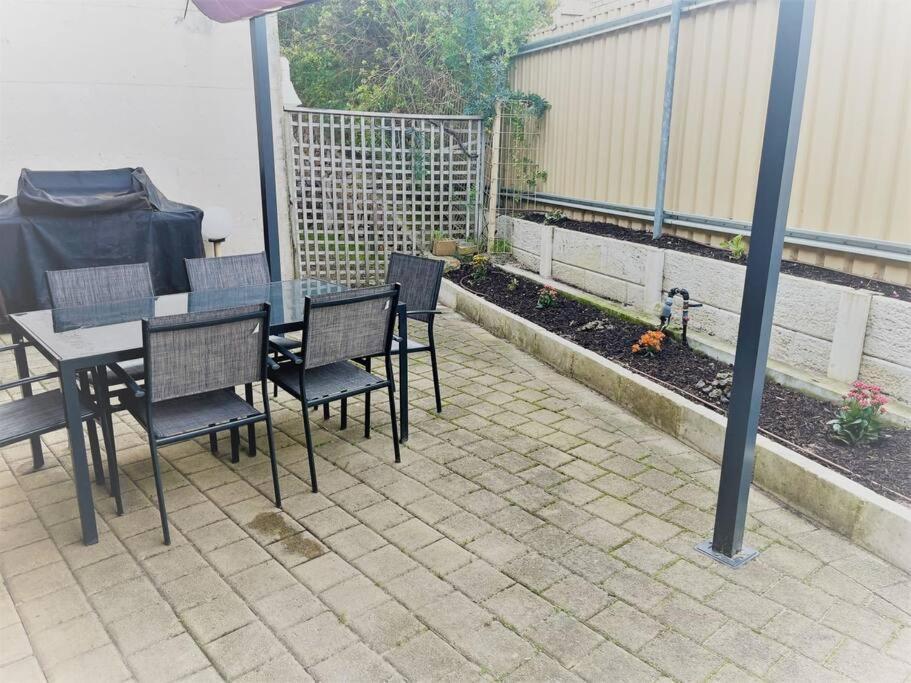 Cable's Townhouse * Esperance