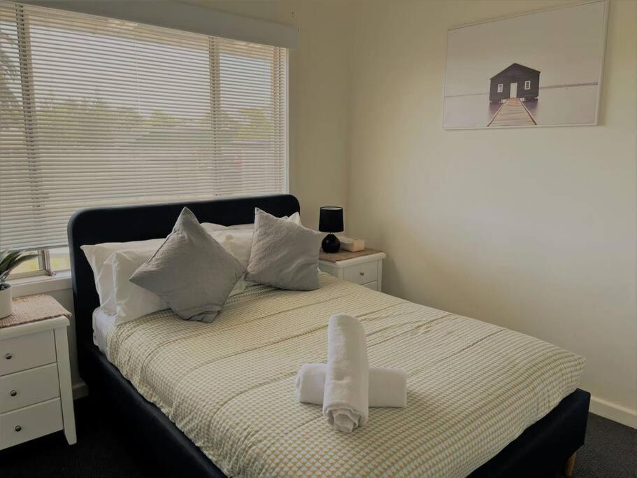 Three Palms Unit 2 * Esperance