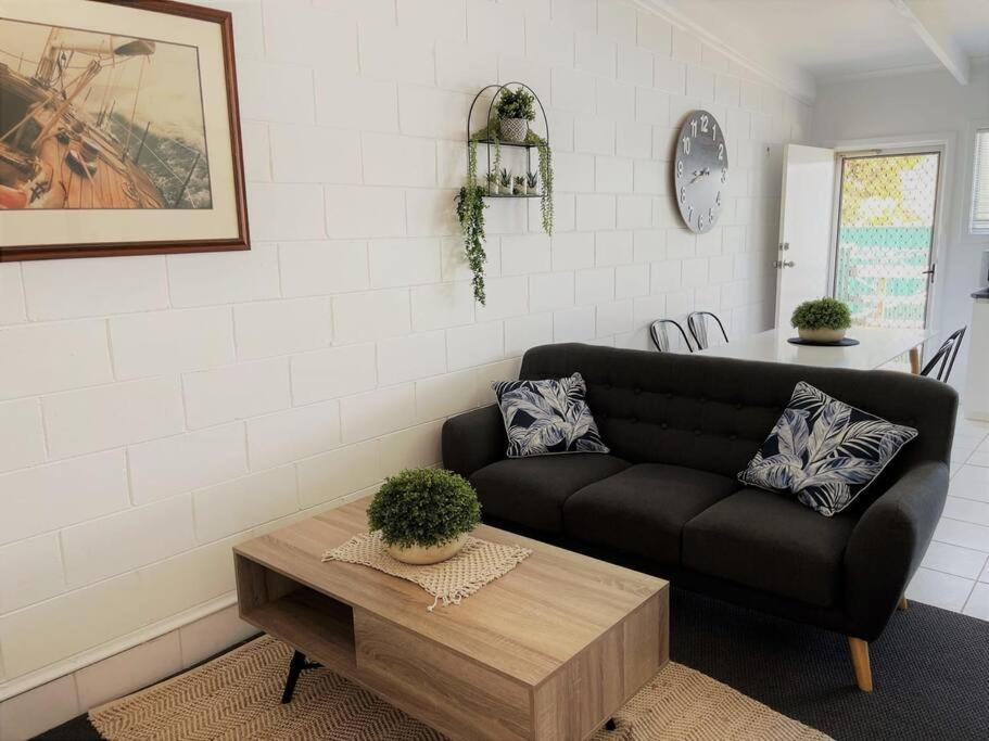 Three Palms Unit 4 Apartment