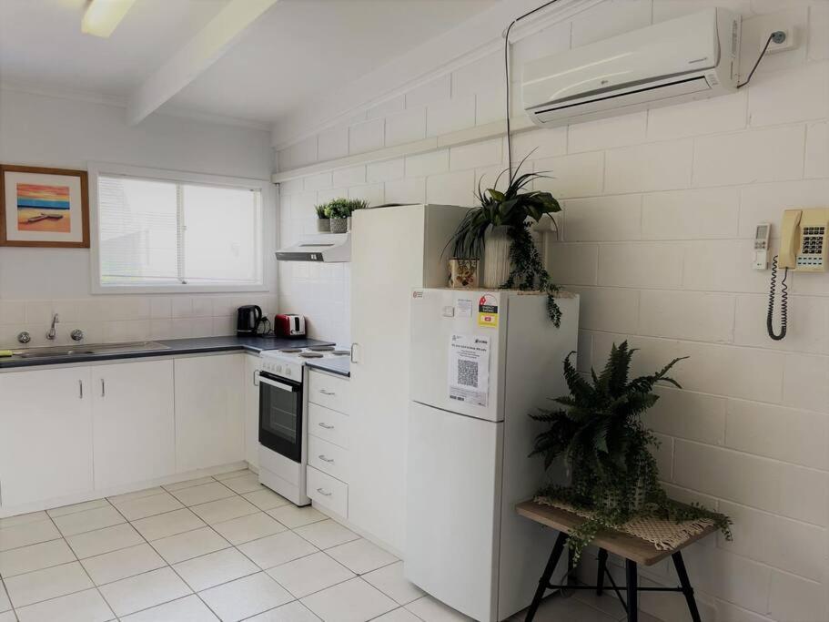 Three Palms Unit 4 * Esperance