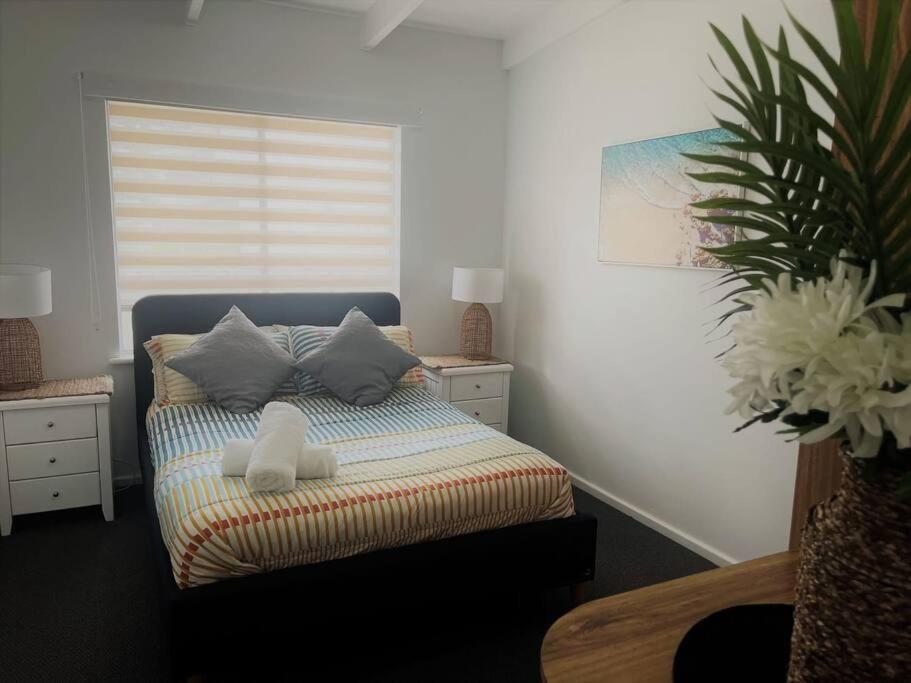 Apartment Three Palms Unit 4 *