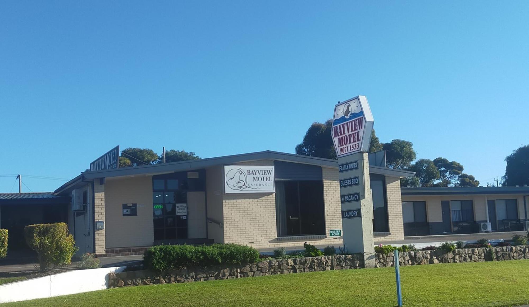 Bayview Motel 3*