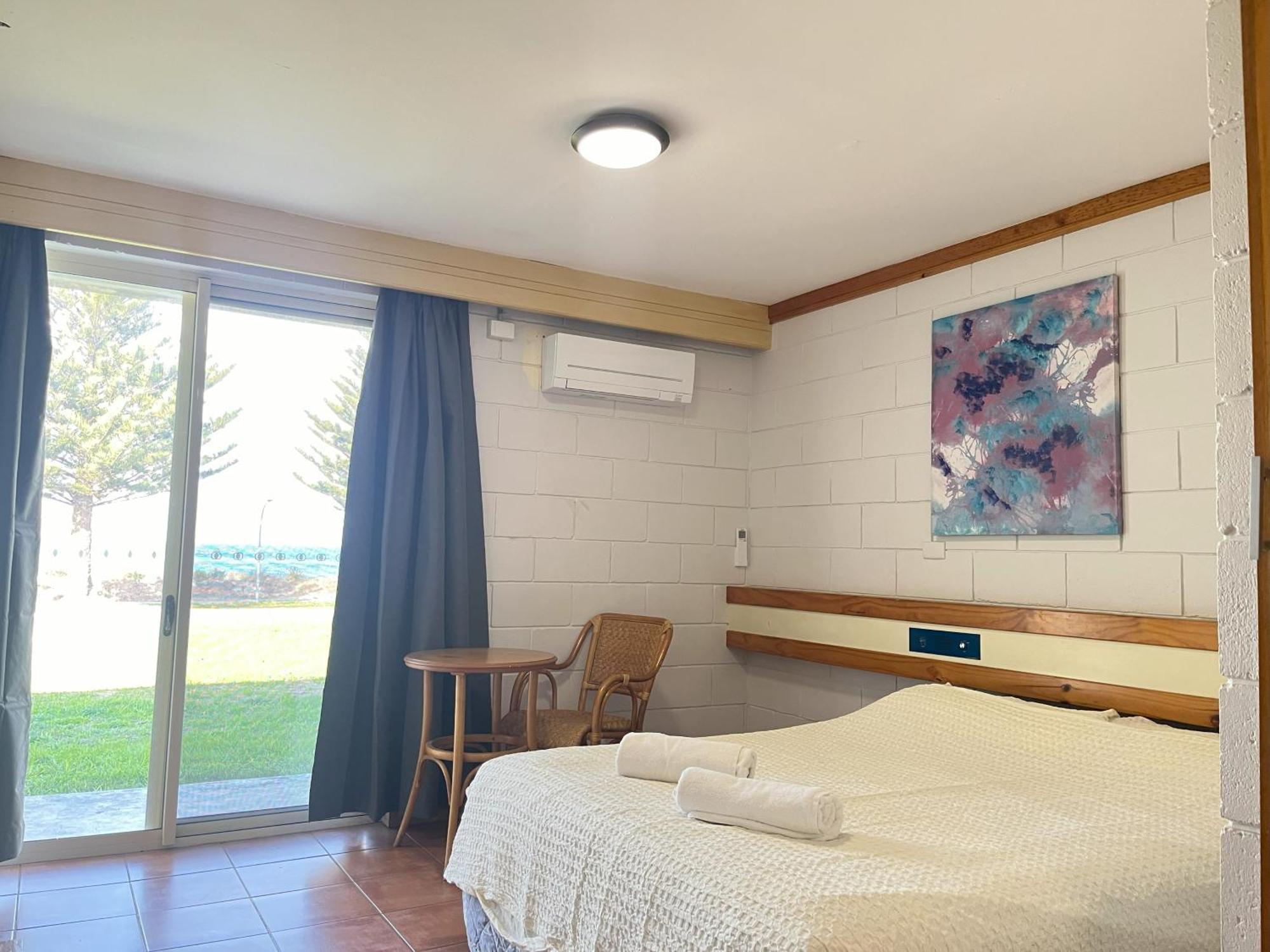 Travellers Hotel