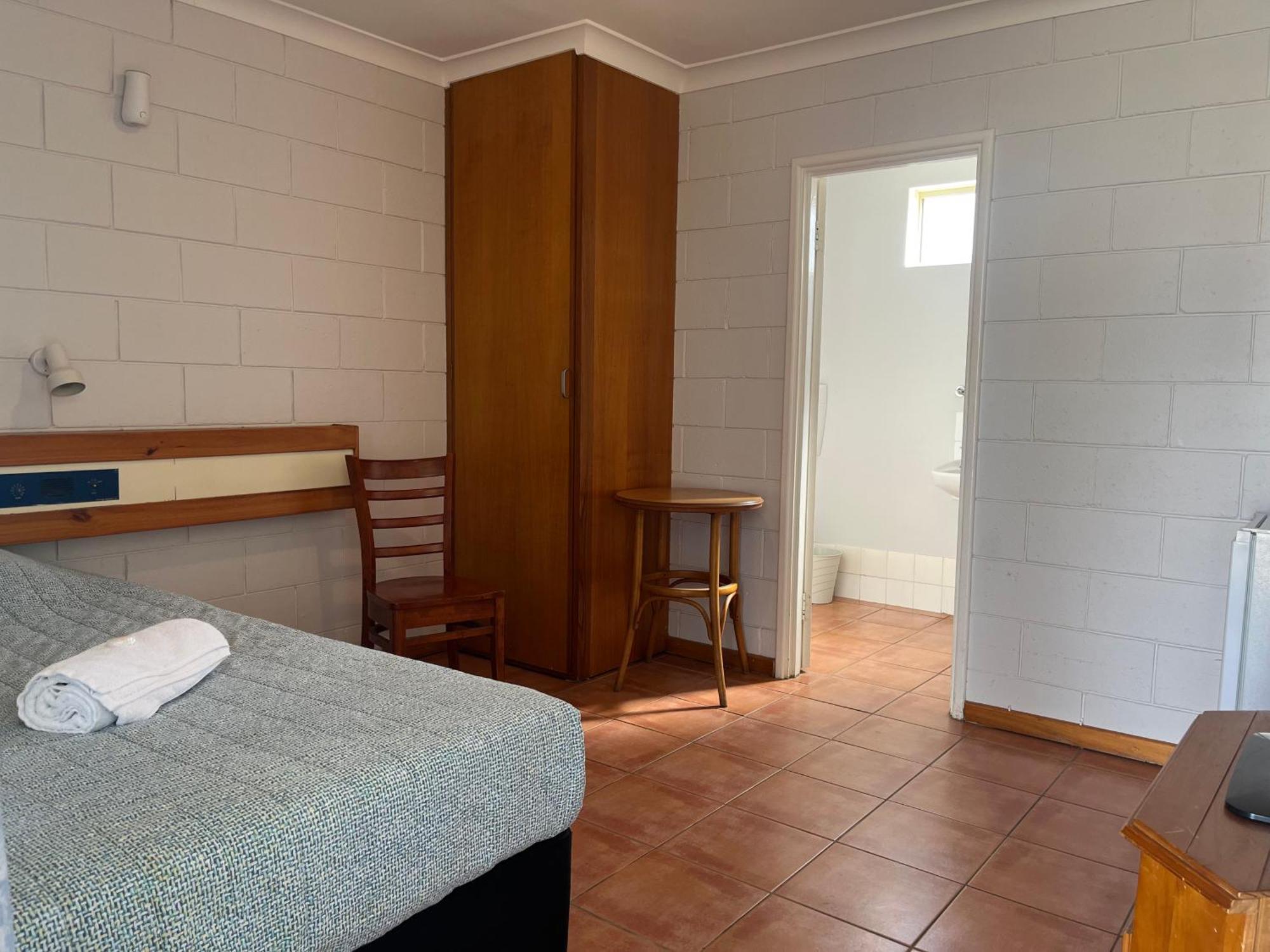Travellers Hotel