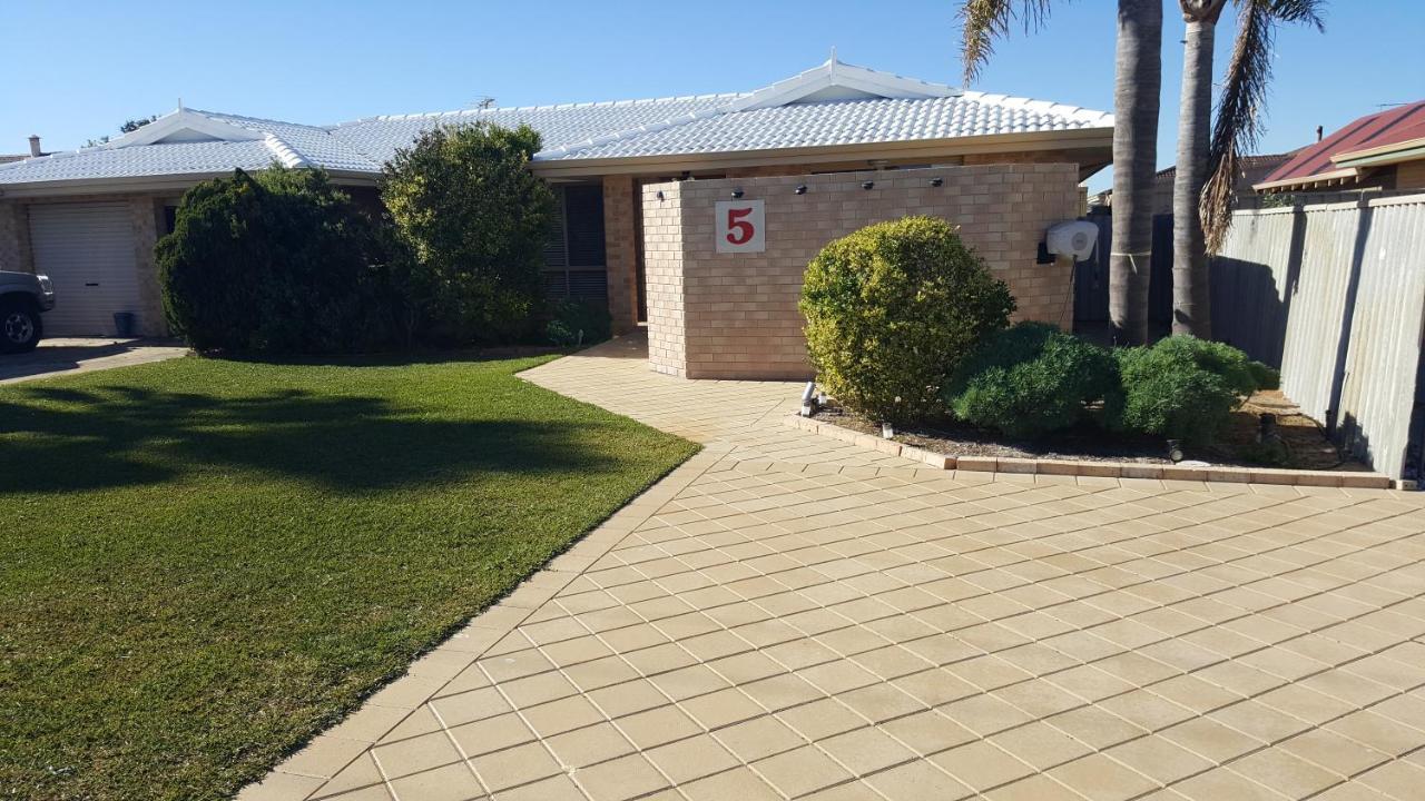 Bed & Breakfast Alexander Drive 4*