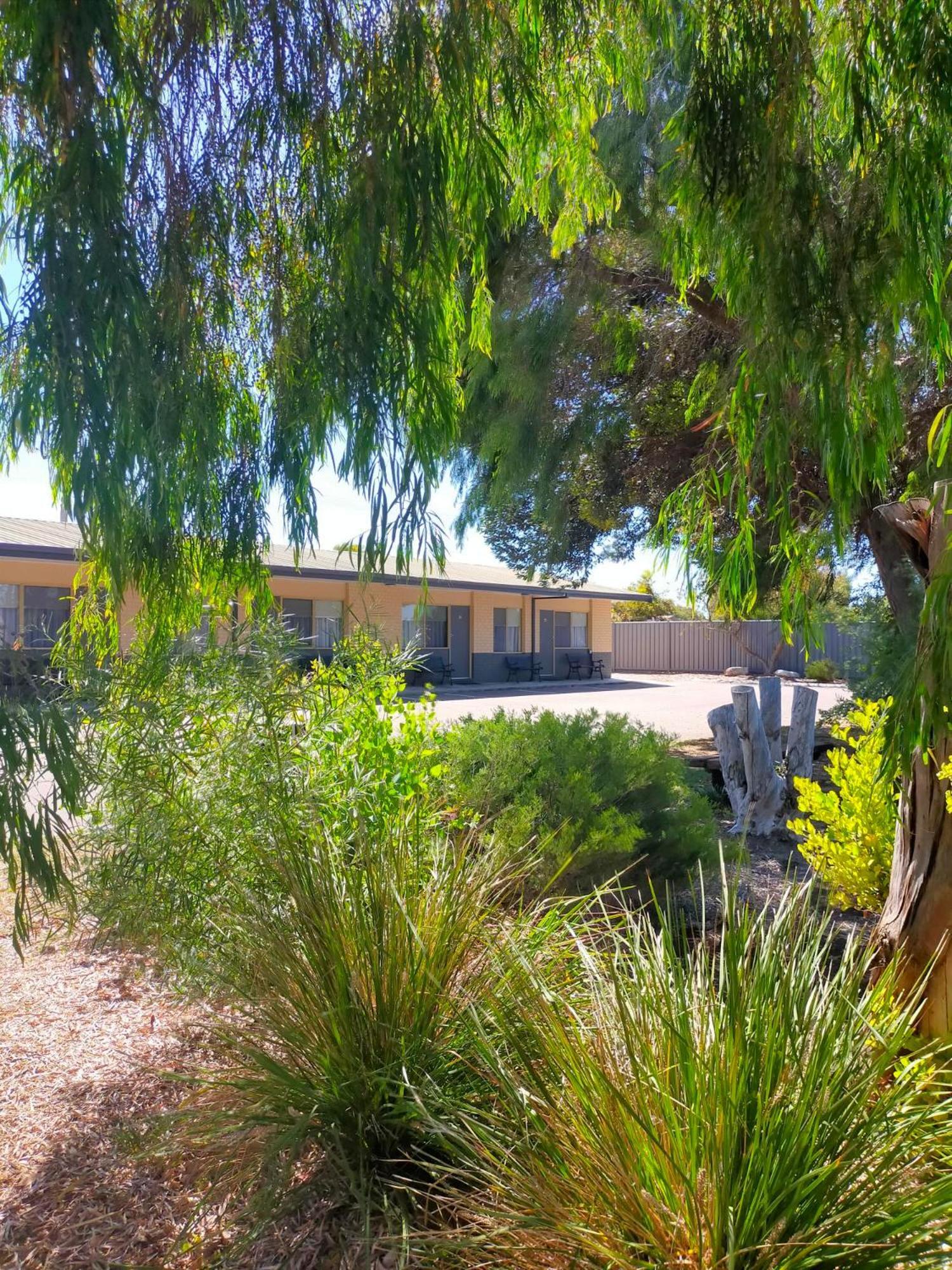 Bayview Motel 3*