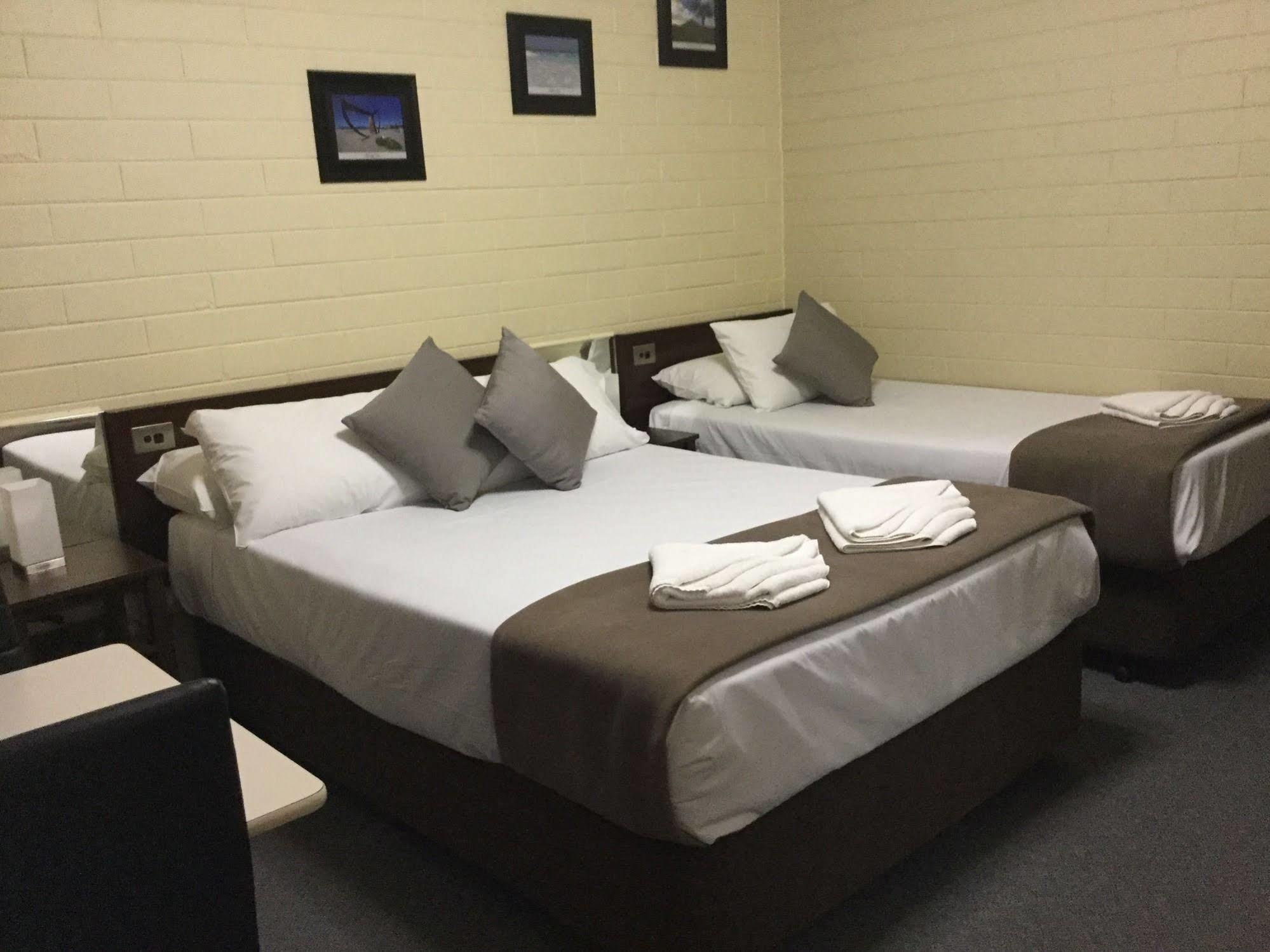 Bayview Motel 3*