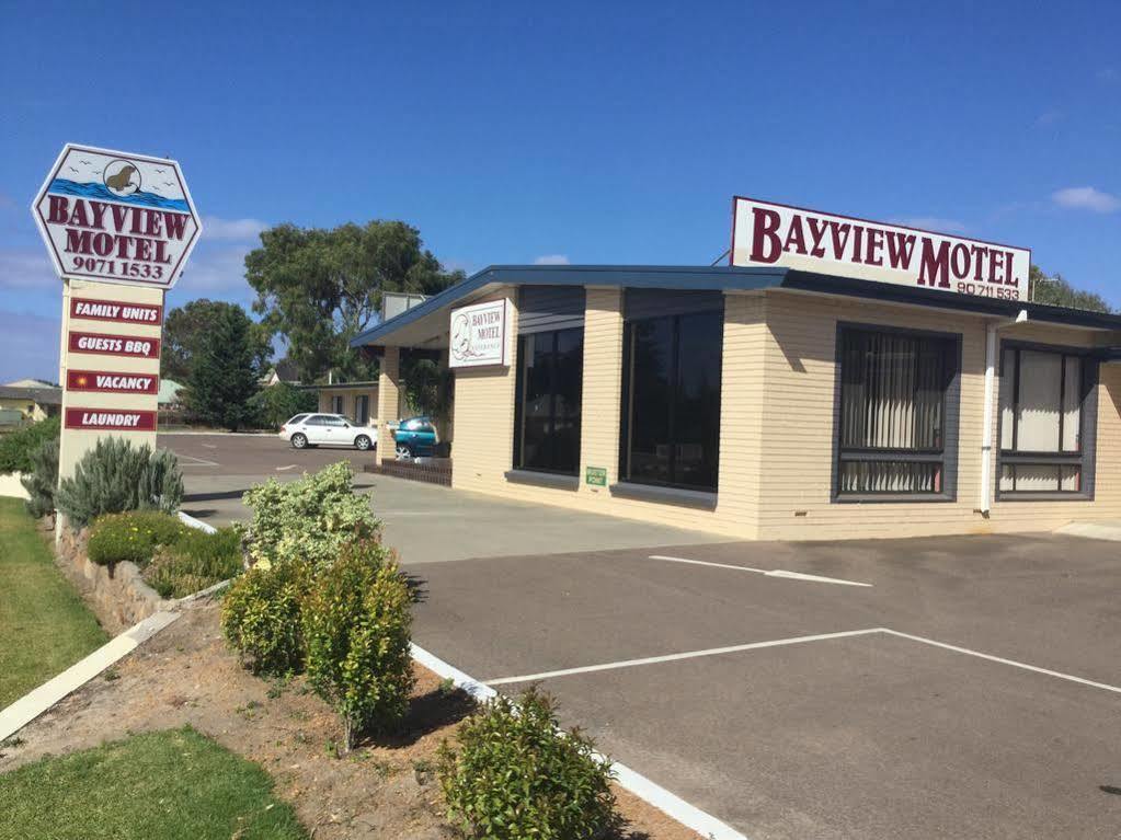 Bayview Motel 3*