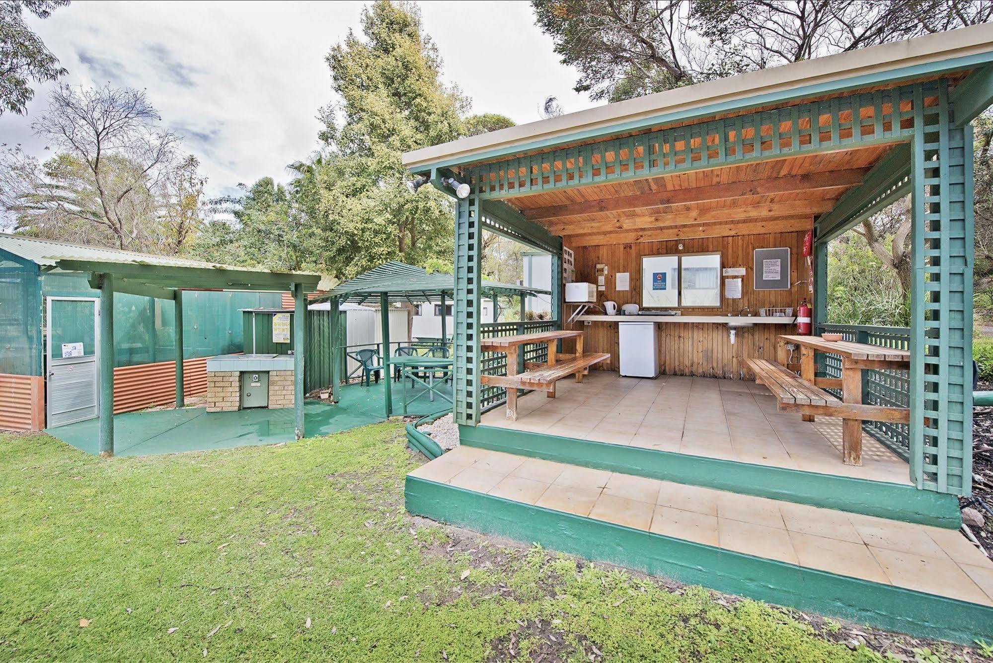 Acclaim Pine Grove Holiday Park Holiday park Esperance
